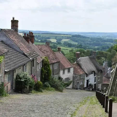 The View Villa Shaftesbury Exterior photo