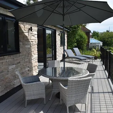 The View Villa Shaftesbury Exterior photo